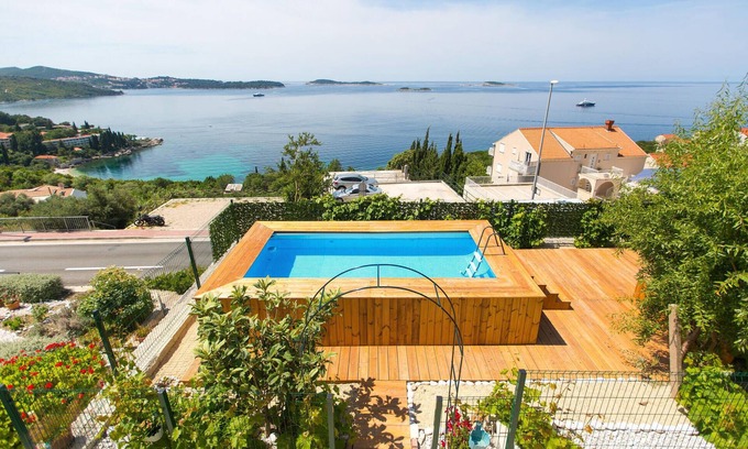 Zupa dubrovacka House | Exceptional 3-Bedroom Oceanfront Retreat in Plat