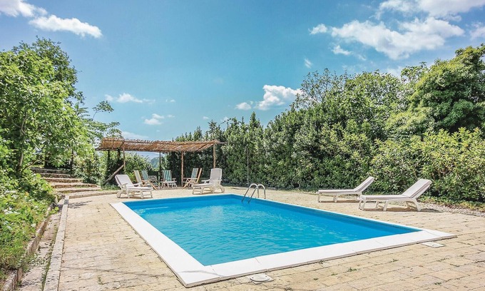 Pratella House | Spacious 5-Bedroom Getaway with Pool in Pratella CE