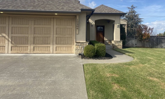 Jenks House | Cozy home in quiet neighborhood. Extremely nice part of Tulsa