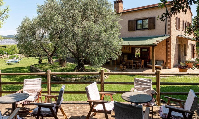 Roccastrada House | Spacious 7-Bedroom Retreat in Roccastrada with Spa & Kitchen
