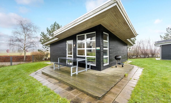 Sallingsund House | Comfortable 2 Bedroom Accommodation in Roslev with Pool