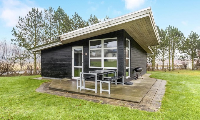 Sallingsund House | Comfortable 2 Bedroom Stay in Roslev with Spa & Pool