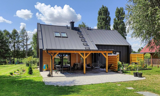 Ilawa House | Cozy Cottage Retreat Steps from the Beautiful Lake