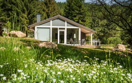 Ruhla House | Inviting Home in Ruhla with Kitchen for Family Fun