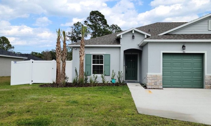 Palm Coast House | Charming Retreat in Seminole Woods with Oceanfront Views