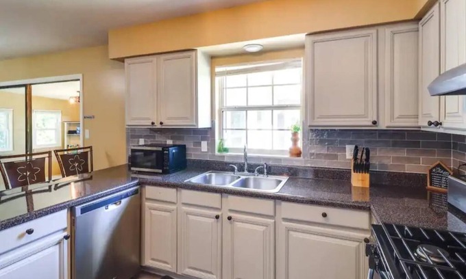 Silver Springs Shores House | Inviting Home with Kitchen & Pet-Friendly Amenities in Ocala