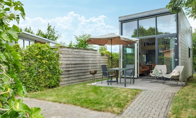 Sint-Annaland House | Cozy 1 Bedroom Retreat with Ocean Views in Sint-Annaland