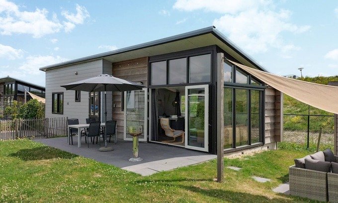 Sint-Annaland House | Cozy 2-Bedroom Retreat with Oceanfront Views in Sint-Annaland