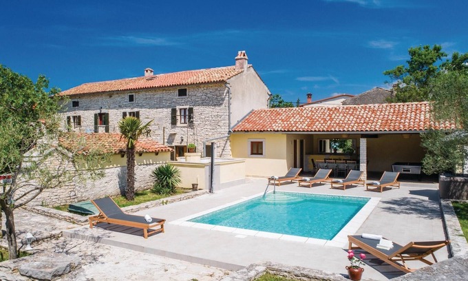 Jursici House | Exceptional 5 Bedroom Retreat in Skicini with Spa & Pool