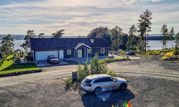 Smedjebacken Municipality House | Accessible Vacation Home with Spectacular Barken Lake Views