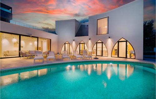 Srima House | Cozy Srima Retreat with Kitchen, Pool & Pet-Friendly Stay