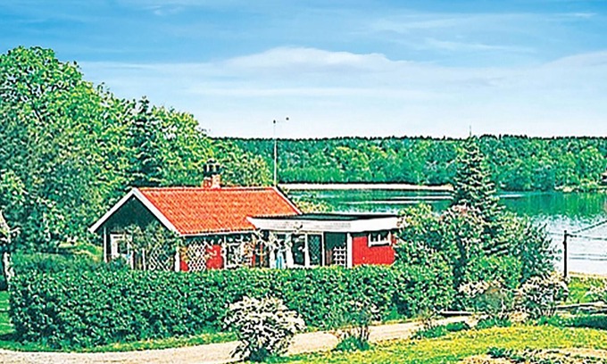 Aspo House | Beautifully Located House with Lake Views & Spa Amenities