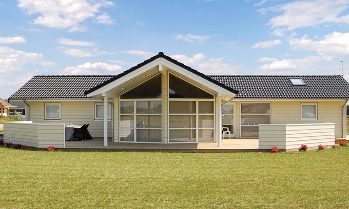 Skovmose House | Family-Friendly 4 Bedroom Accommodation with Ocean Views