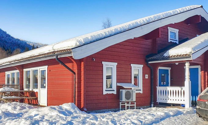 Syssleback House | Cozy Cottage for Two Families with Lake View and Spa
