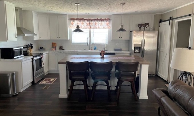 Sweetwater House | Perfect Family Retreat in a Peaceful Country Setting