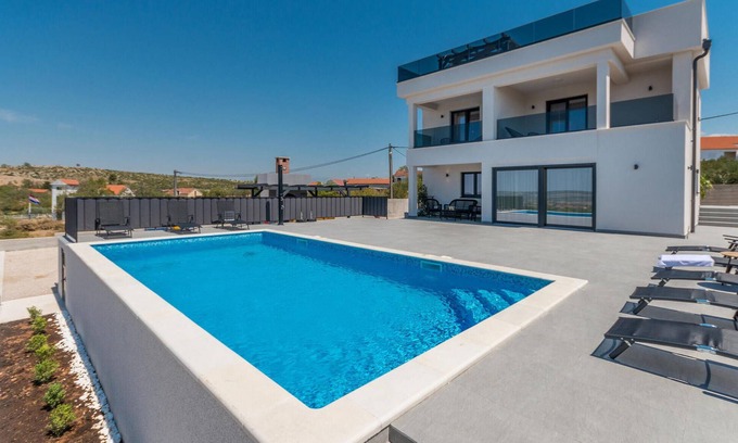 Tinj House | Relaxing Apartment with Private Pool & Spa in Croatia