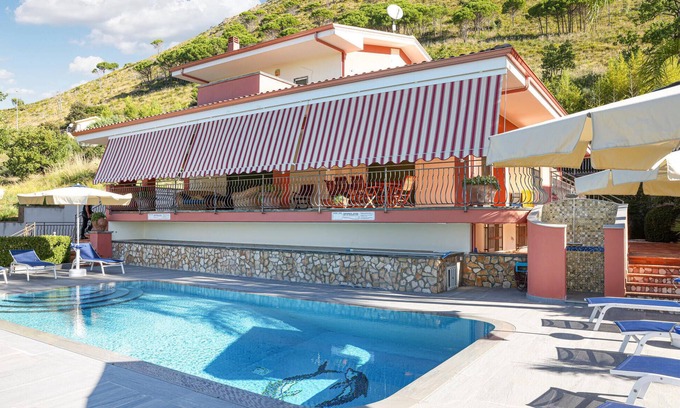 Tortora House | Immaculate 4 Bedroom Getaway in Tortora with Ocean Views