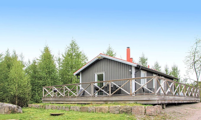 Torup House | Pet-Friendly 3 Bedroom Retreat with Lake View in Torup