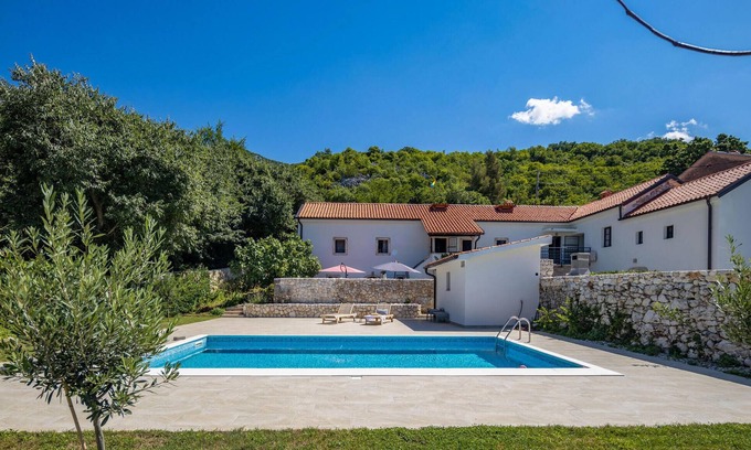 Tribalj House | Relaxing Villa for Nature Lovers with Pool and Spa Amenities