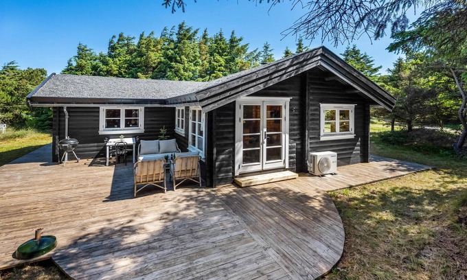 Fjand Badeby House | Charming Danish Style Cottage with Oceanfront Views