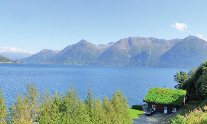 Utne House | Inviting Cottage with Sunny Terrace and Pool Access