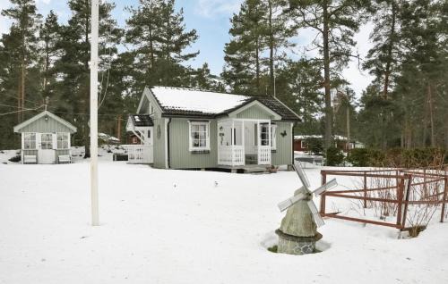 Vase House | Pet-Friendly Retreat in Vse with Scenic Lake Views