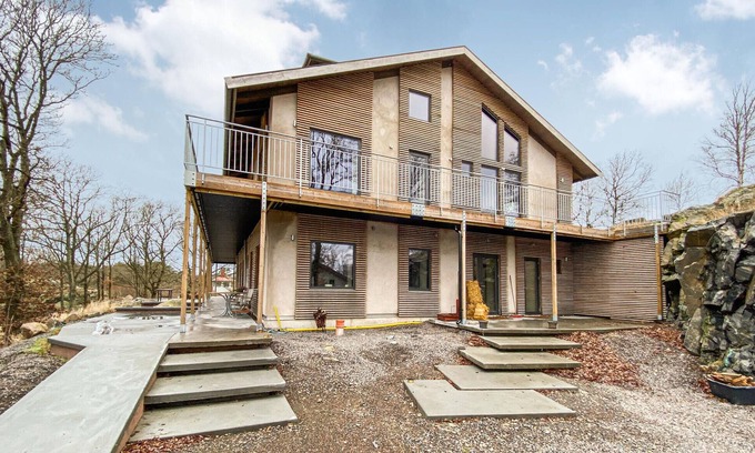 Vallda House | Cozy Apartment in Prime Location with Ocean Views