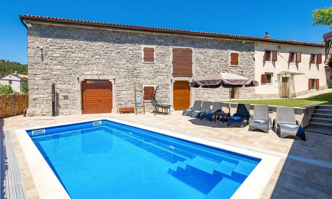 Vele Mune House | Idyllic Cottage Retreat in the Quaint Village of Vele Mune