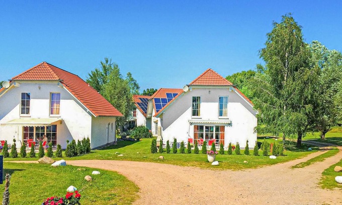 Verchen House | Comfortable 3 Bedroom Retreat with Lake View in Verchen