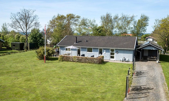 Vinderup House | Discover Fresh Air and Scenic Views at Our Coastal Retreat
