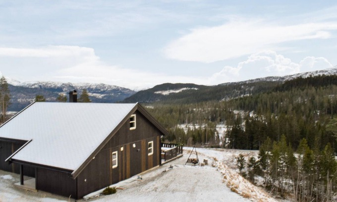 Voss House | Idyllic Cottage Near Voss with Spa and Lake View