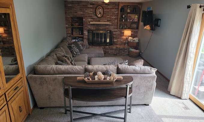 Elkhorn House | Inviting West Omaha Retreat with Pet-Friendly Amenities