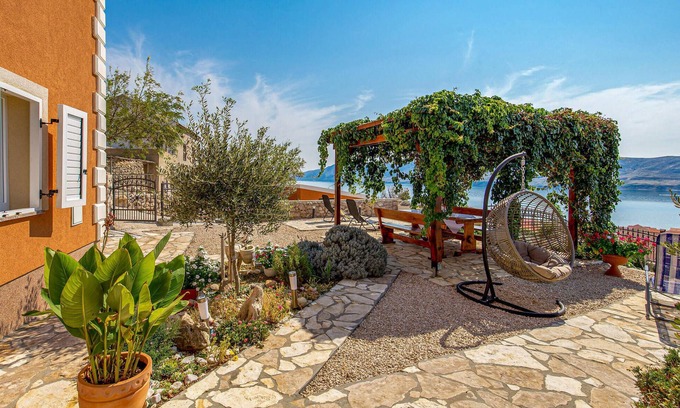 Kustici House | Discover Zubovi: Pet-Friendly Retreat with Oceanfront Views