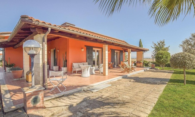 Grosseto House | Beautiful 3 Bedroom Retreat in Principina a Mare with Ocean View