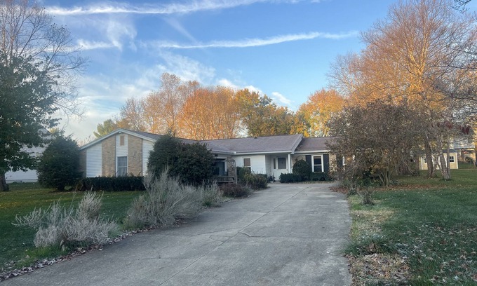 Oxford House | Inviting Retreat Minutes from Oxford and Miami University