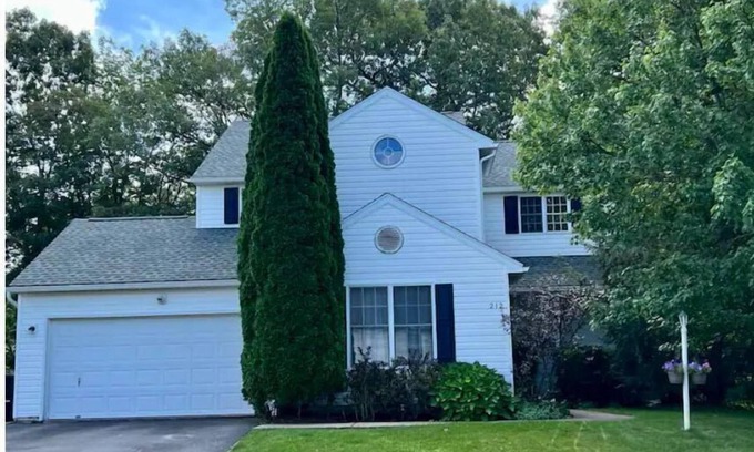 Port Matilda House | Inviting Retreat Near Campus with Pet-Friendly Amenities