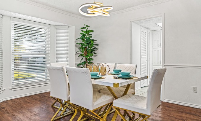 Grand Prairie House | “Cozy home near AT&T Stadium, Six Flags, and Globe Life Field. Perfect vacation.