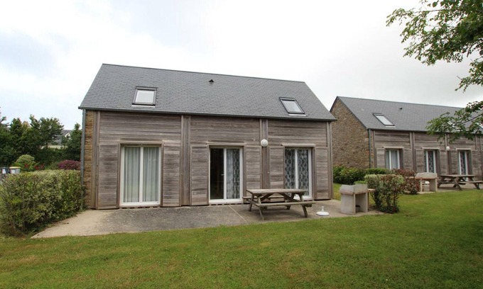 Biville Cottage | Gite La Hague: Family Retreat with Spa & Pet-Friendly Perks