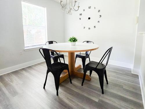 Austin House | Inviting Retreat Just Minutes from Downtown Austin