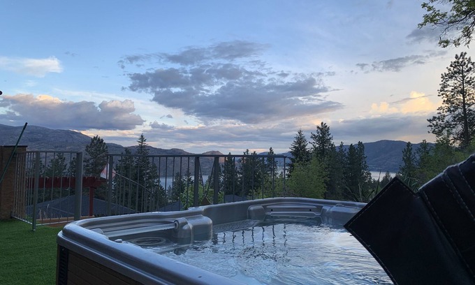 Central Okanagan House | Relaxing Coastal Retreat: Explore with Oceanfront Amenities!