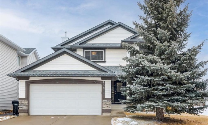 Valley Ridge Villa | Inviting Retreat on the Route to Baff with Kitchen Access