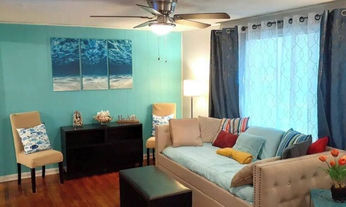 Overland Park House | Charming Pet-Friendly Retreat with Wi-Fi and Breakfast
