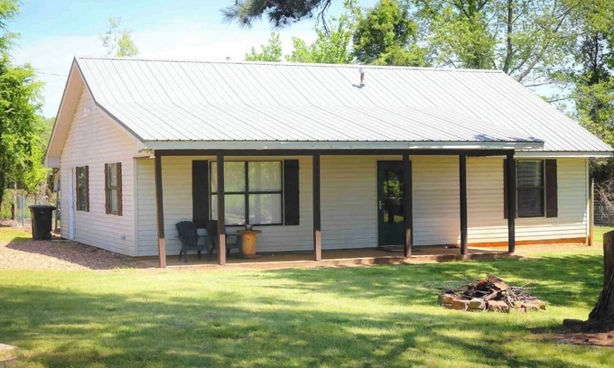 Ozark House | Inviting Home Near the Pig Trail in Scenic Ozarks