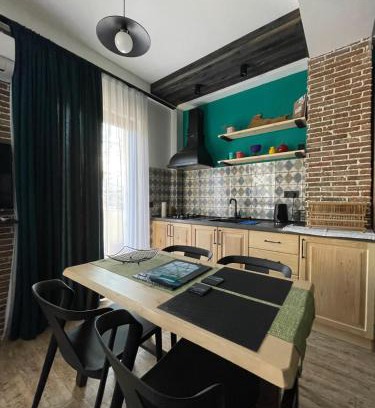 Chugureti Apartment | Inviting Home in Tbilisi Centre - Pet-Friendly Retreat