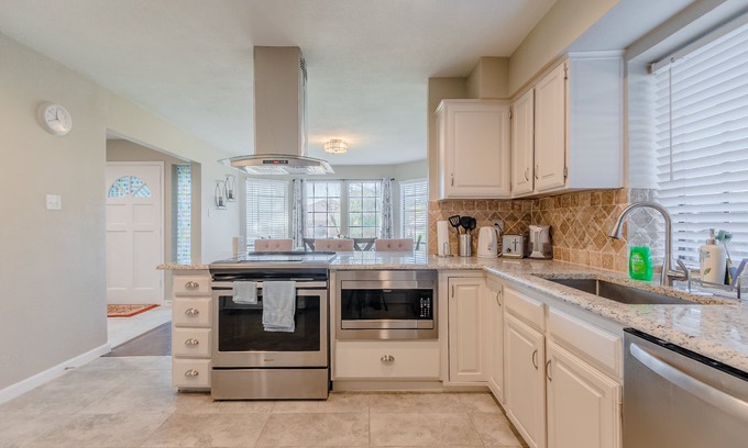 Far North Dallas House | Convenient Home Near Dallas with Family-Friendly Amenities