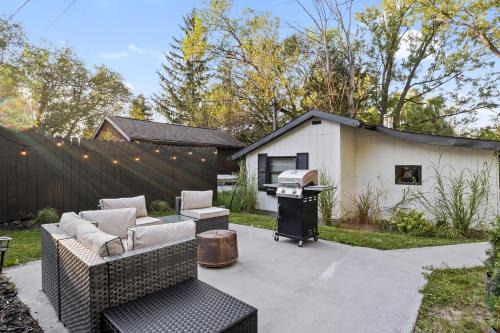 Canandaigua House | Charming Home with King Bed & Lake Access for Pet Lovers