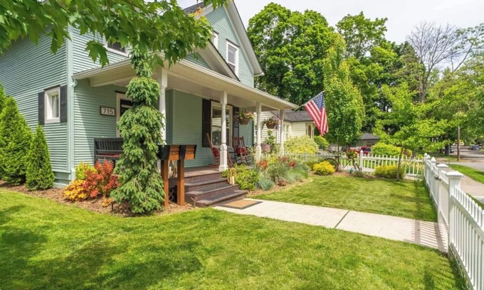 Garden District House | Unwind in Comfort with Hot Tub, BBQ & Ocean Views