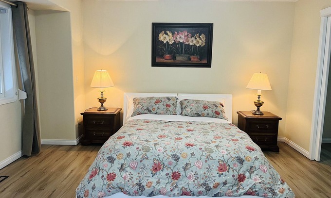 Kensington House | Inviting 3-Bedroom Retreat with Air Conditioning & Parking