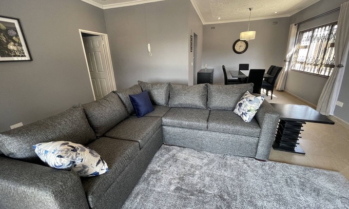 Harare House | Charming House Near Amenities with Pool and Ocean View