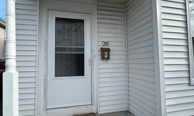 South Lowell House | Convenient Stay Near Lowell General Hospital and UMass